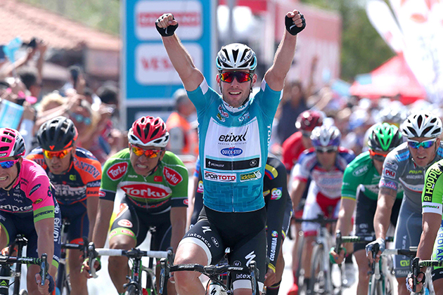 Mark Cavendish wins stage 2